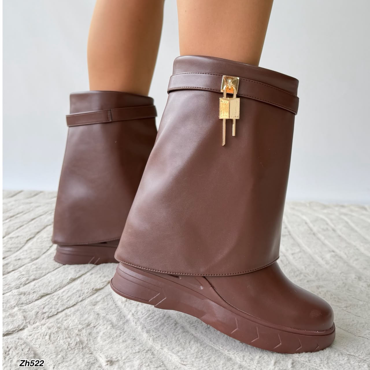 Bota café doblez detalle dorado suela 8cm HX3090-C1099